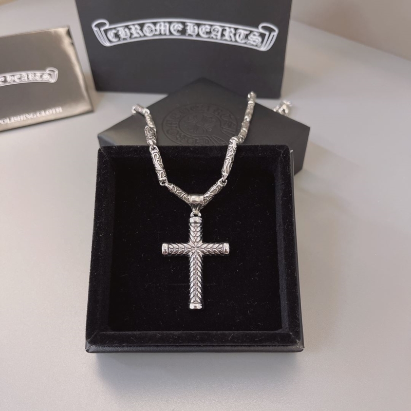 Ch**me He**ts necklaces